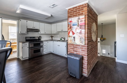 Indianapolis House | 5 Bd home w/GAME ROOM, Pet Friendly- Near I69/465