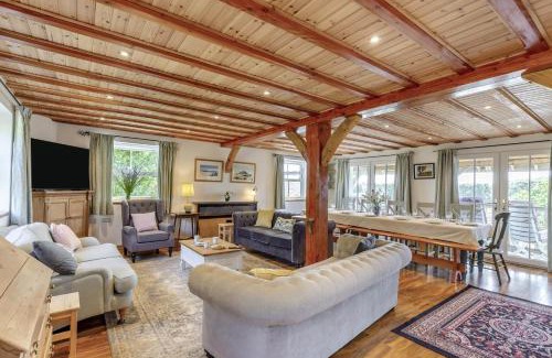 Porthcurno House | 5 Bed in St. Levan oc-c32547