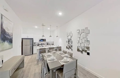 Loughman Villa | 5 Bed Modern Family Home with Grill