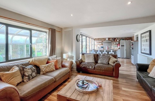 Trowle Common Cottage | 5 bedroom accommodation in Trowbridge