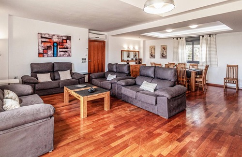 Bola de Oro House | 5 bedroom accommodation in Granada