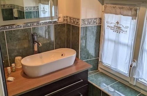 Flacey Hotel | 5 bedroom gite for 10 people, in a quiet location