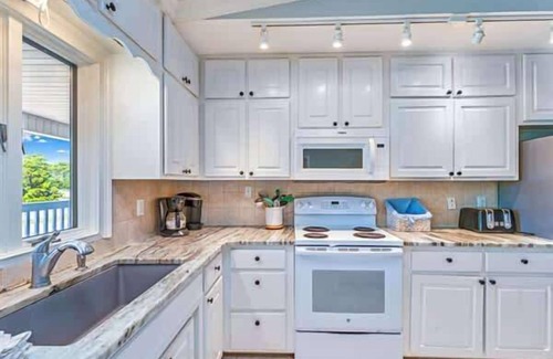 East End House | 5 Bedroom. Heated Pool, Pet Friendly, 4 King SGI