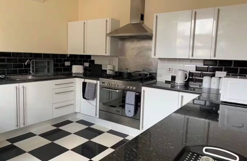 Wallasey House | 5 Bedroom Holiday House – Clarendon 65