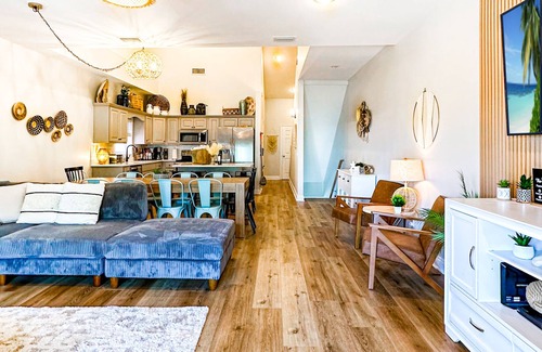 Biltmore Beach House | 5 bedroom Home, 5 bathrooms, Private Heated Pool+Steps to uncrowded beach+Views