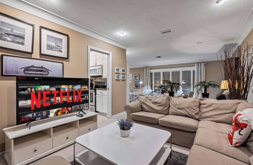 Landings Villa | 5 Bedroom Private Waterfront Villa with Pool and Dock