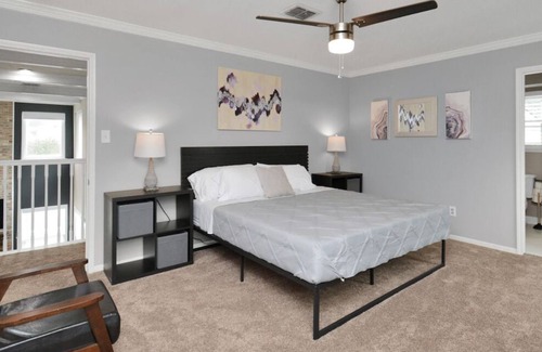 Bammel House | 5-Bedroom Sanctuary w Pool: 25 Mins Downtown SC