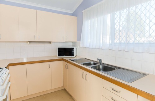 Churchill House | 5 bedroom unit in quiet Churchill location