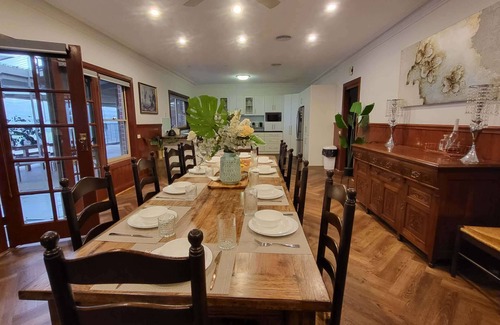 Leopold House | 5 BR ReedyLake Farmstay By Geelong Leopold