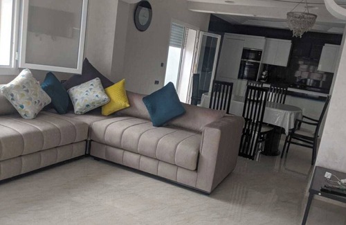 Marina Apartment | 5 Guests - 10min Beach - Free Parking - PetsOK