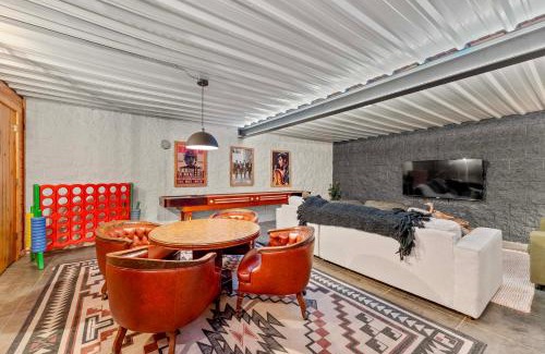 Eureka Springs House | 5 Mi to Beaver Lake Family Cabin with Game Room