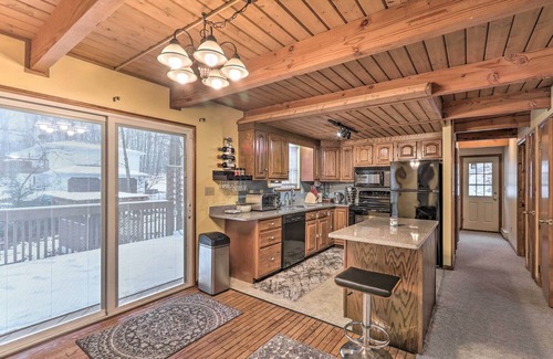 Henryville House | 5 Mi to Camelback: Henryville Home w/Hot Tub!