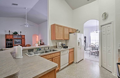 Spring Hill House | 5 Mi to Weeki Wachee Park! Family Home w/Backyard