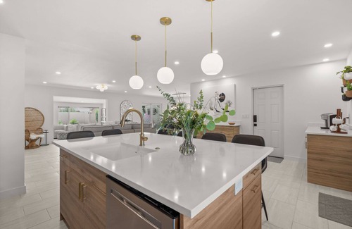 Scottsdale Estates Five House | 5 Min Old Town, Free Heated Pool, Luxury&Comfort. Paradise Awaits!