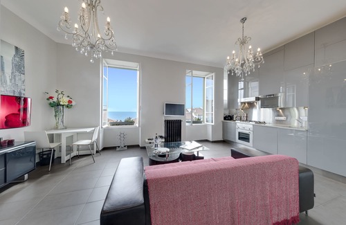 Monaco-Ville Apartment | 5 MINS WALK HEART MONTE CARLO & GRAND PRIX TRACK! 12 TO GRIMALDI FORUM &SEAVIEW!