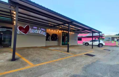 Pekan Melayu House | 5 mins walking to East Coast Mall JW Guest House