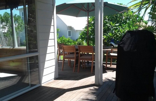 Matarangi House | 5 minutes walk to beautiful beach & shops, fully fenced section pet friendly.
