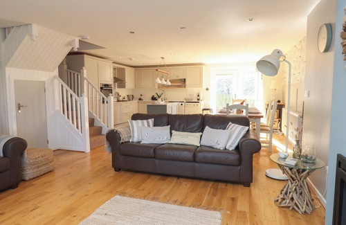 Newborough Cottage | 5 STAD CLYNNOG, pet friendly, with a garden in Niwbwrch (Newborough)