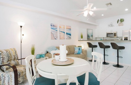 Caloosahatchee House | 5 Star, Amazing Location, Heated Pool, Dtown Cape