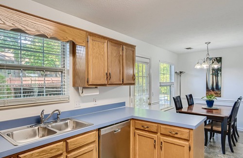 Windsor Green House | 5 Star Family Home Clean, Comfortable, Location