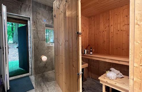 Tickenham House | 5 Star Luxury Woodland Retreat Sleeps 12 Hot tub Sauna