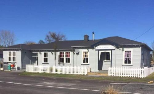 Owhango Villa | 5-Star OLD POST OFFICE HOLIDAY HOME - 5-7-Bedroom Art Deco Elegance