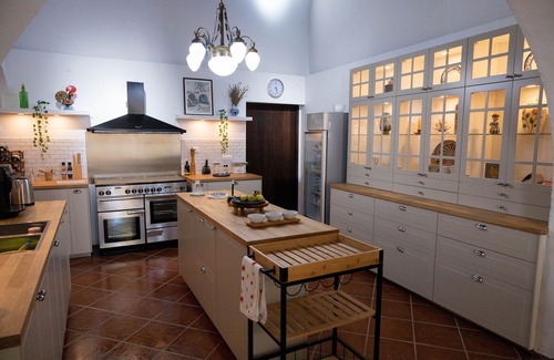 Vimieiro Villa | 5 Star Villa Exclusively yours! 7 Bedrooms + pool 21 guests + Events/Barn Évora