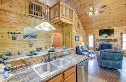 Sevierville Apartment | 5-star w Pool Cozy Secluded Newly-renovated
