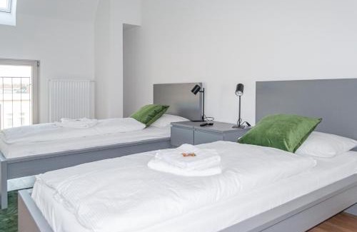 Cottbus Apartment | 5 Zimmer nahe Hauptbahnhof,10 Betten,vollausgestattet,neu saniert,Parkplatz,Dachterasse