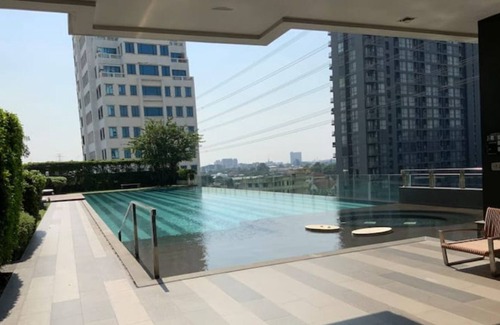 Wong Sawang Apartment | 50m MRT, Big C, 1 BR condo with Sauna, Pool & Gym