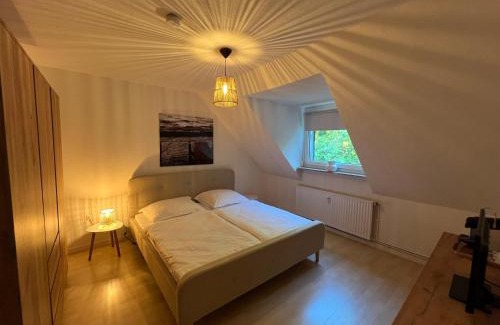 Wiemelhausen Apartment | 50qm Dachgeschoss Wohnung zentral in Bochum Ehrenfeld - Friederika I