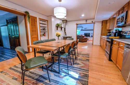 Cresco House | 5500+sqft★17 Beds/9 BR★3.5 Acre★Movie Theater!★Woodland Retreat★Hot Tub!★PETS!