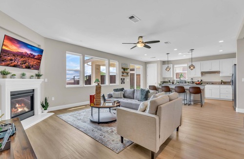 Fairfield House | 5BD Modern Home: Pool/Ping-Pong/Arcade - Wine City