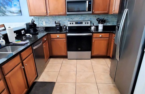 Surfside Beach House | 5BR Beach Home, steps to beach, walk to Pier, sleeps 16