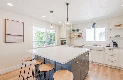 Orem North Condo | 5BR Group Stay w/Private Hot Tub & Movie Theater