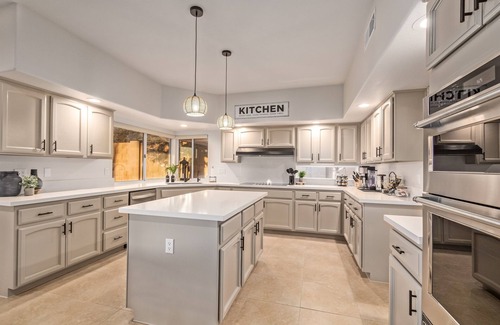 Foothills House | 5BR, Heated Pool, 4 KING BEDS, Mtn Views, Game Room, Putt, Self Check In, BBQ