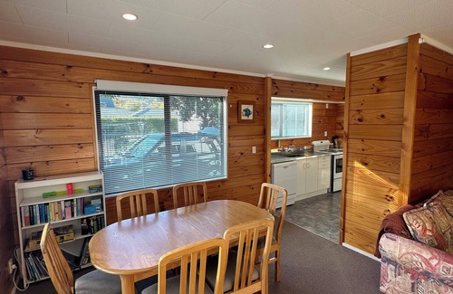 Kinloch House | 5min walk to the lake! cosy Kinloch bach