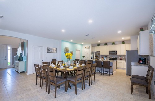 Loughman House | 5Star Resort/Clean and Safe/Mins to Parks/WaterPark/Arcade/Bar/Gym/Golf/AC/WiFi