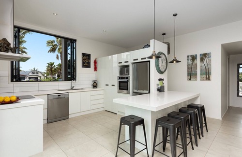 Waihi Beach House | 6 Bdrm Luxury Beach Getaway