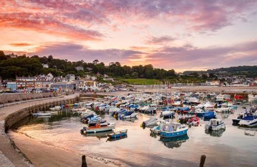 Raymonds Hill House | 6 Bed in Lyme Regis 80470