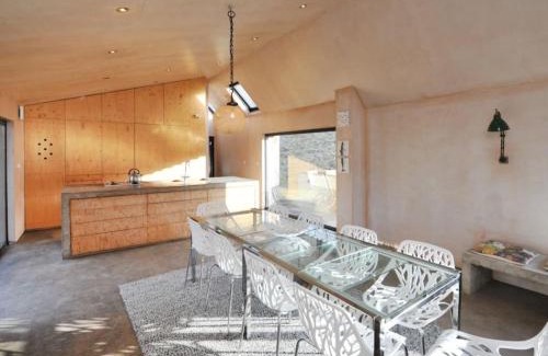 Batheaston House | 6-Bed Sleeps 16 Pets Allowed Hot Tub