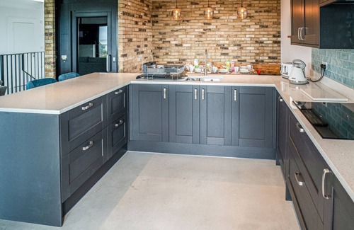 Middleton-on-Sea Cottage | 6 bedroom accommodation in Elmer