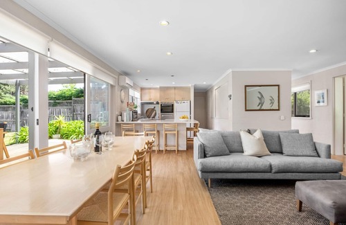 Portsea House | 6 BEDROOM FAMILIES SENSATION, LARGE HOLIDAY BEACH ENTERTAINER IN PORTSEA