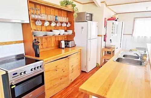 Swansea House | 6 Bedroom House Swansea (au)