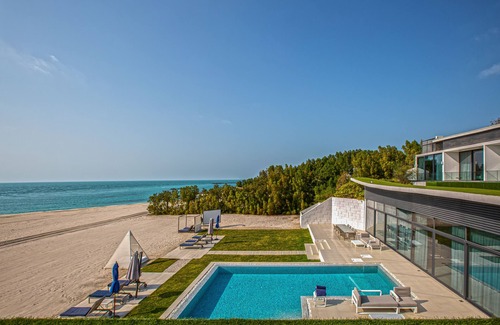 Abu Dhabi Villa | 6 Bedroom Luxury Mansion, Private Island, Private Beach and Pool