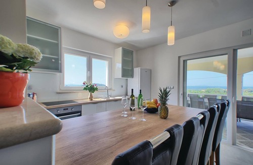 Prizba House | 6 bedroom pet friendly home in Blato