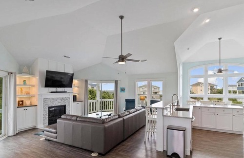 Corolla House | 6-bedroom semi-oceanfront house in Corolla OBX, Pets ok, heated pool.