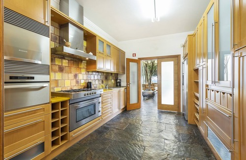 Oura Villa | 6 bedroom villa with sea view and 3 minutes from the beach