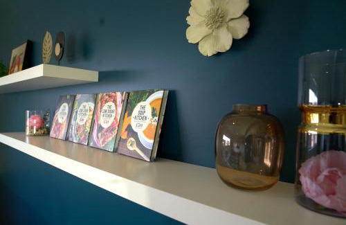 Pakenham House | 6 Bedrooms Contemporary Big House at Pakenhem