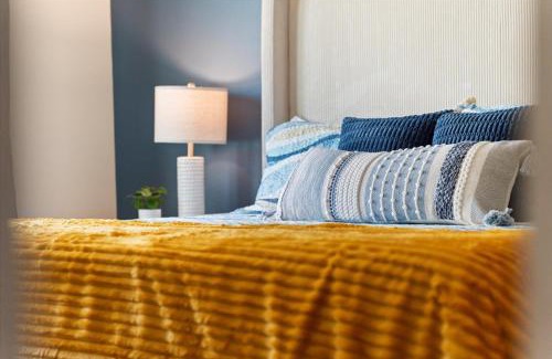 Indian Trails House | 6 Beds 12 Mins To The Beach Pets Ok Fenced Yd